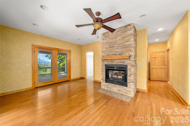 32 Delano Road, Asheville, NC 28805