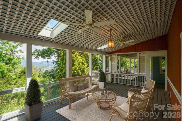32 Delano Road, Asheville, NC 28805