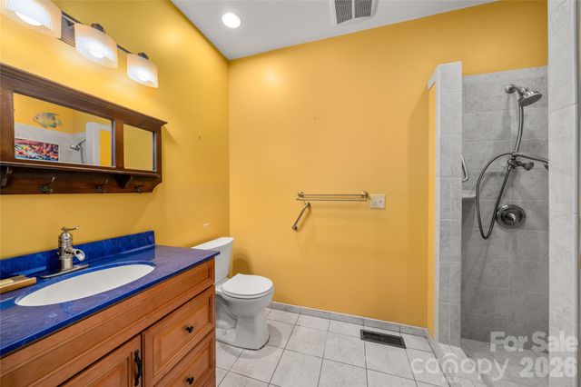 32 Delano Road, Asheville, NC 28805