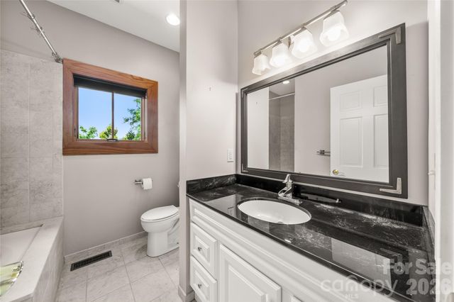 32 Delano Road, Asheville, NC 28805