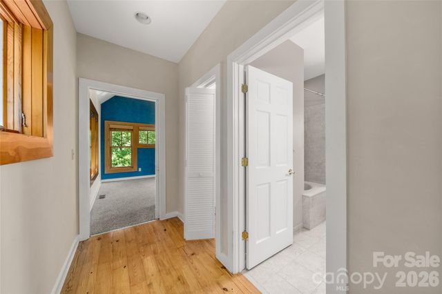 32 Delano Road, Asheville, NC 28805