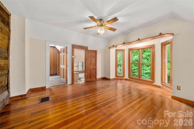 32 Delano Road, Asheville, NC 28805