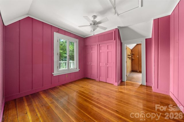 32 Delano Road, Asheville, NC 28805