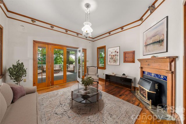 32 Delano Road, Asheville, NC 28805