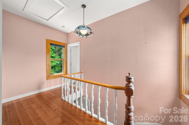 32 Delano Road, Asheville, NC 28805