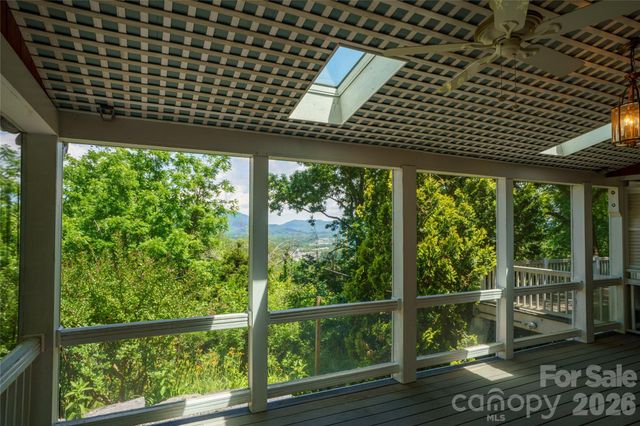 32 Delano Road, Asheville, NC 28805