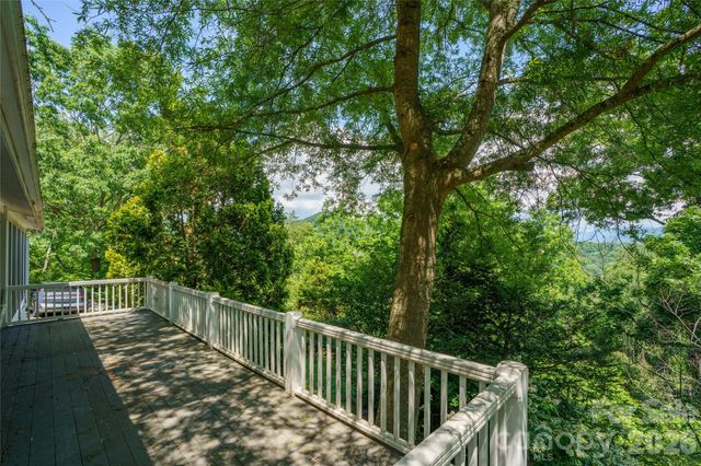 32 Delano Road, Asheville, NC 28805