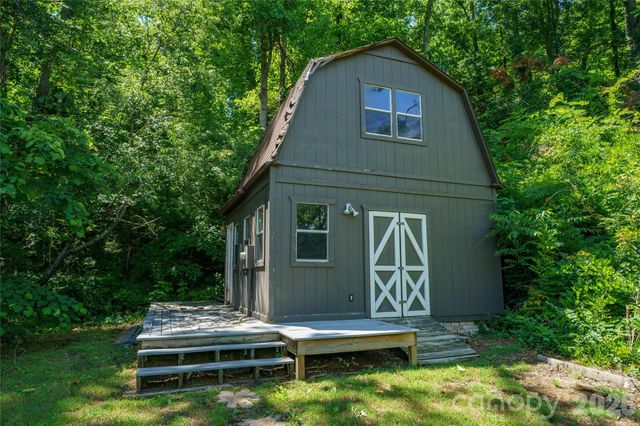 32 Delano Road, Asheville, NC 28805