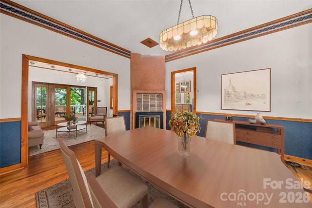32 Delano Road, Asheville, NC 28805