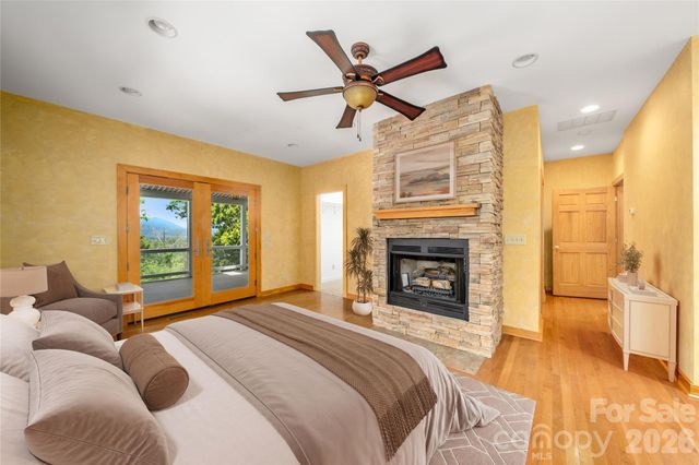 32 Delano Road, Asheville, NC 28805