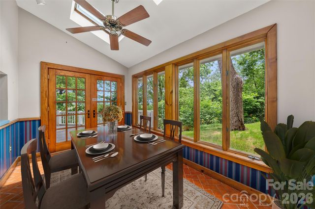 32 Delano Road, Asheville, NC 28805