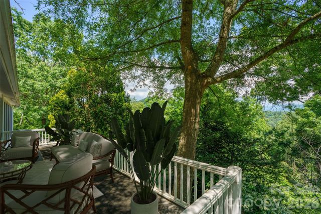 32 Delano Road, Asheville, NC 28805