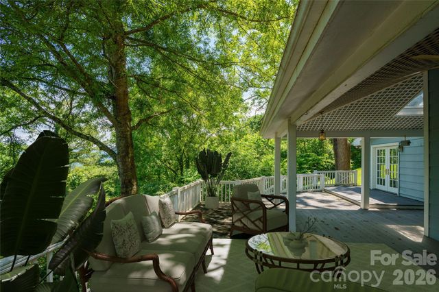 32 Delano Road, Asheville, NC 28805