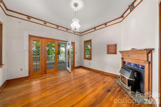 32 Delano Road, Asheville, NC 28805