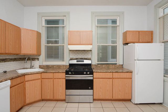 3224 N RACINE Avenue 1, Chicago, IL 60657