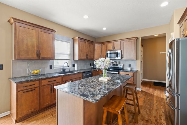 9042 Lake Court, West Des Moines, IA 50266