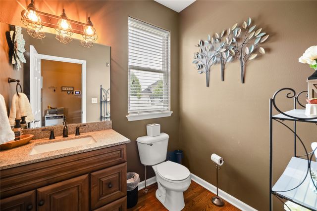 9042 Lake Court, West Des Moines, IA 50266