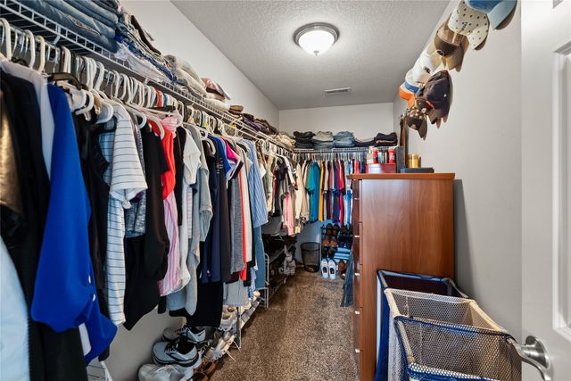 9042 Lake Court, West Des Moines, IA 50266