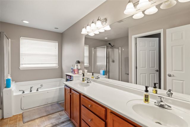 9042 Lake Court, West Des Moines, IA 50266