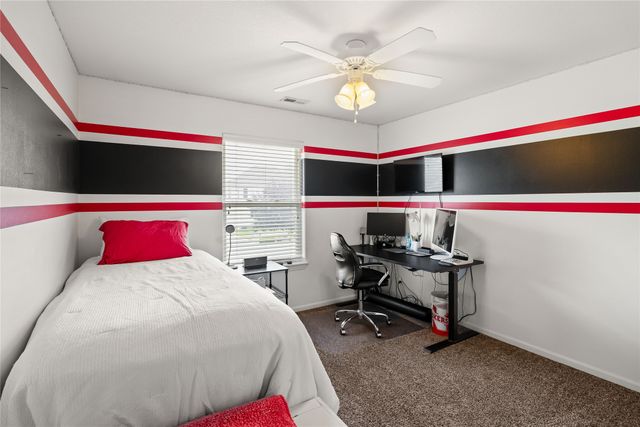 9042 Lake Court, West Des Moines, IA 50266