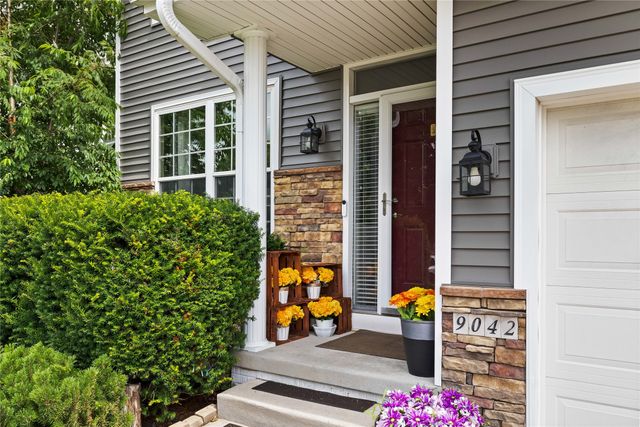 9042 Lake Court, West Des Moines, IA 50266
