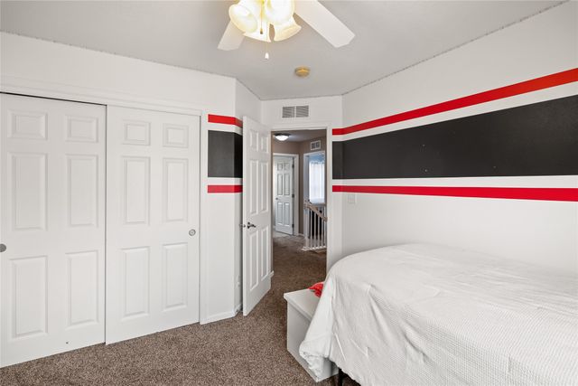 9042 Lake Court, West Des Moines, IA 50266