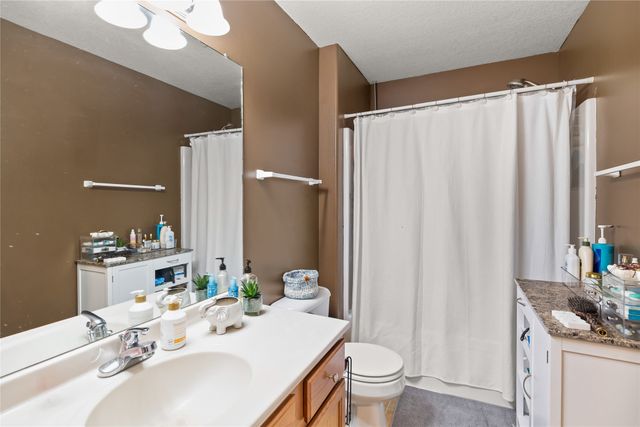 9042 Lake Court, West Des Moines, IA 50266