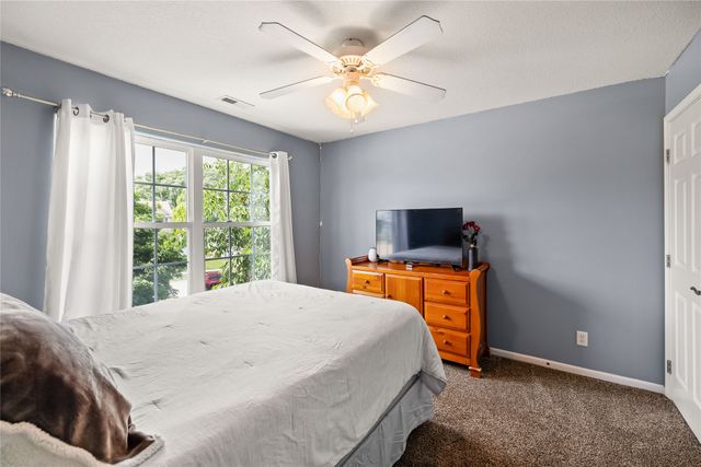 9042 Lake Court, West Des Moines, IA 50266