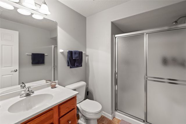 9042 Lake Court, West Des Moines, IA 50266