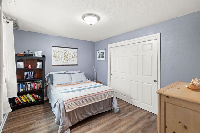 9042 Lake Court, West Des Moines, IA 50266