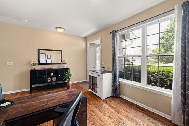 9042 Lake Court, West Des Moines, IA 50266