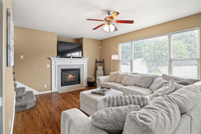 9042 Lake Court, West Des Moines, IA 50266