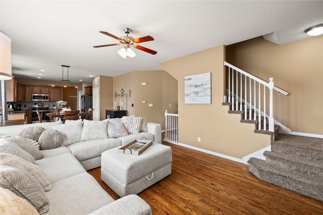 9042 Lake Court, West Des Moines, IA 50266