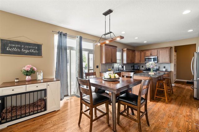 9042 Lake Court, West Des Moines, IA 50266