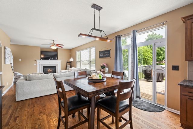 9042 Lake Court, West Des Moines, IA 50266