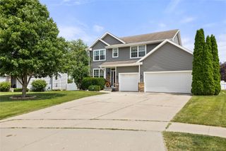 9042 Lake Court, West Des Moines, IA 50266