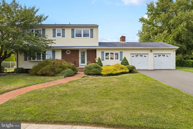 14 INDEPENDENCE DR, Bordentown, NJ 08505