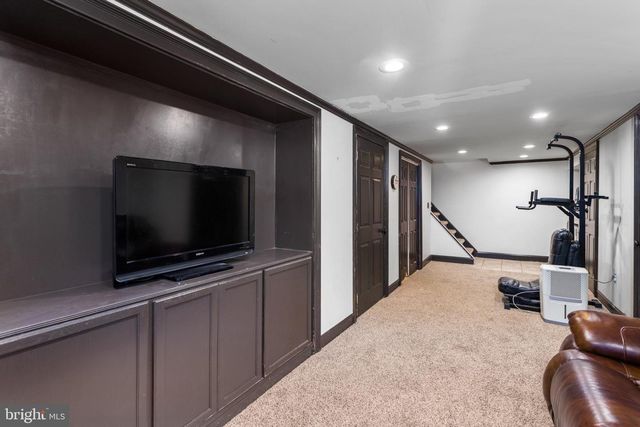 14 INDEPENDENCE DR, Bordentown, NJ 08505