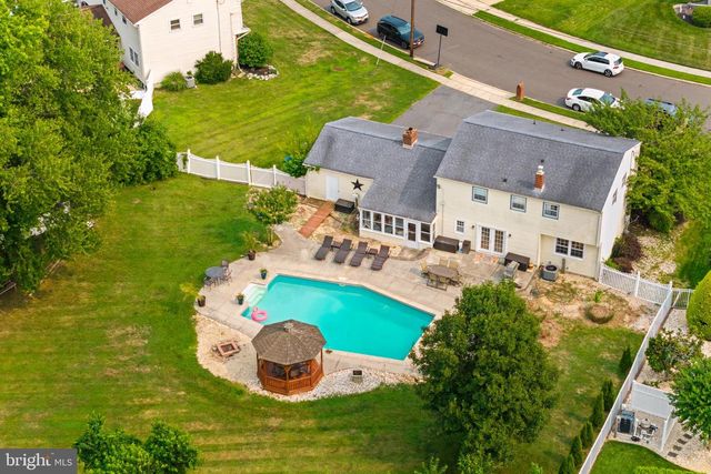 14 INDEPENDENCE DR, Bordentown, NJ 08505