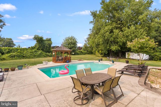 14 INDEPENDENCE DR, Bordentown, NJ 08505