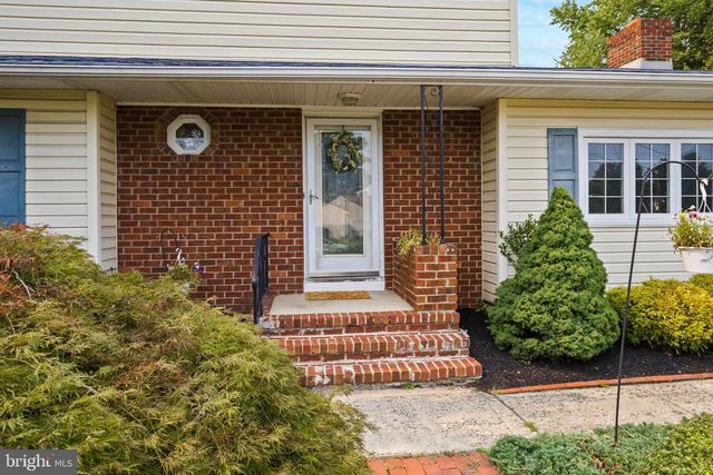 14 INDEPENDENCE DR, Bordentown, NJ 08505