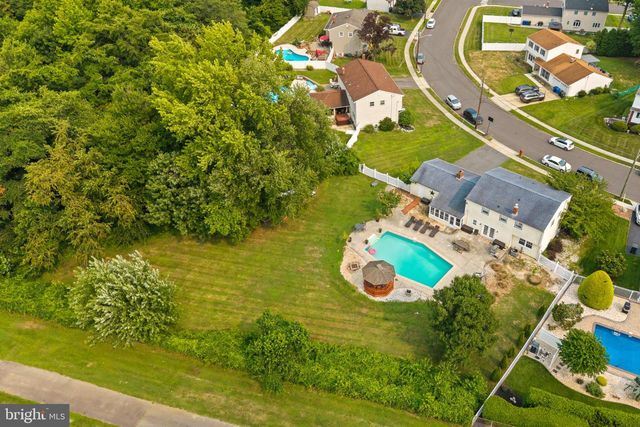 14 INDEPENDENCE DR, Bordentown, NJ 08505
