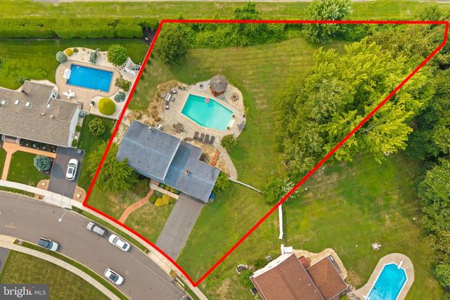 14 INDEPENDENCE DR, Bordentown, NJ 08505