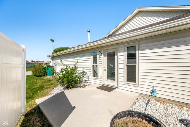 2084 Pelican Drive, Franklin, IN 46131