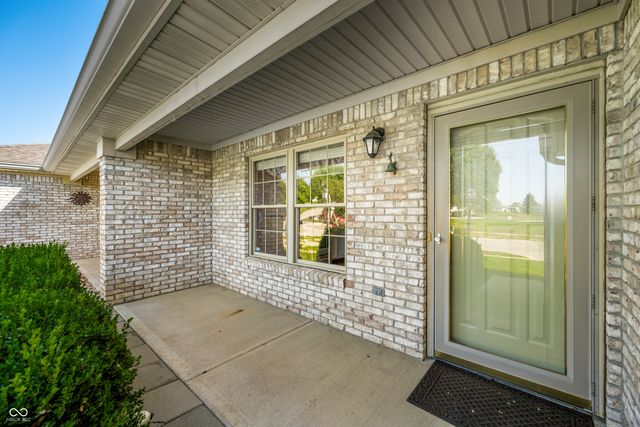 2084 Pelican Drive, Franklin, IN 46131