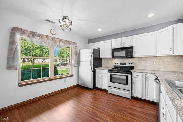 2084 Pelican Drive, Franklin, IN 46131