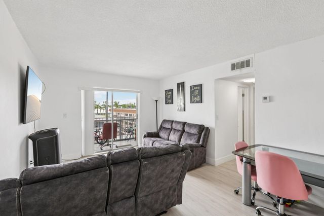 1735 NE 164th Street F-304, North Miami Beach, FL 33162