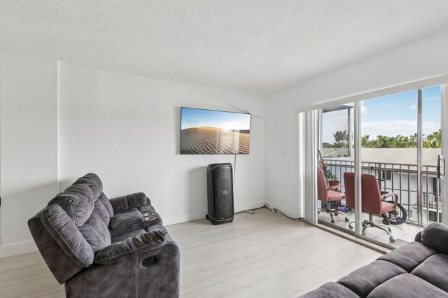 1735 NE 164th Street F-304, North Miami Beach, FL 33162