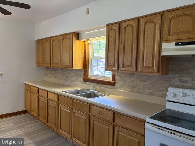 1001 S YORK STREET, Mechanicsburg, PA 17055