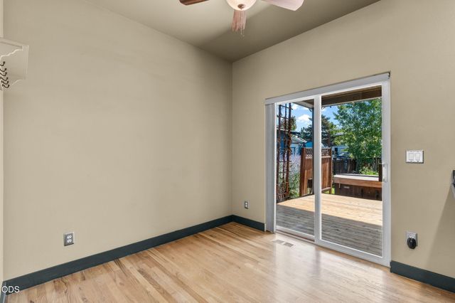 1806 NW Ivy Avenue, Redmond, OR 97756
